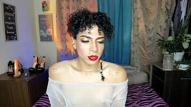 Snapshot of Angel_White25 chatting on May 10, 1:33 am Angel White25 online show from May 10, 1:33 am