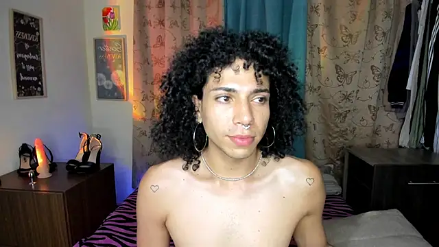 Snapshot of Angel_White25 chatting on May 12, 6:32 am Angel White25 online show from May 12, 6:32 am