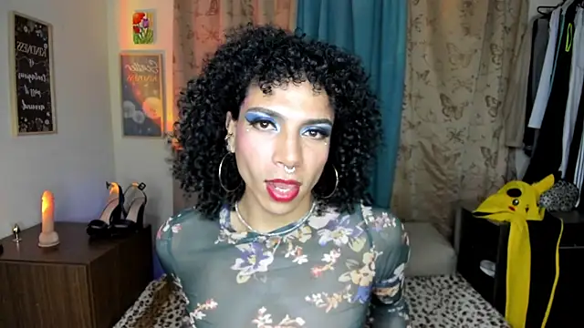 Snapshot of Angel_White25 chatting on May 20, 1:12 am Angel White25 online show from May 20, 1:12 am