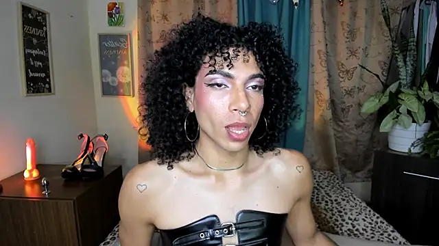 Snapshot of Angel_White25 chatting on June 12, 11:14 pm Angel White25 online show from June 12, 11:14 pm