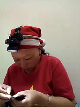 girl-hot2x online show from November 25, 1:00 pm