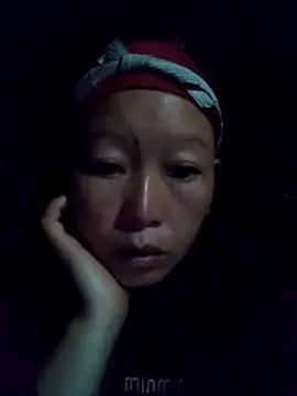 girl-hot2x online show from December 20, 10:28 pm