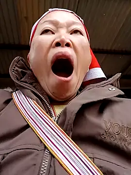 girl-hot2x online show from February 19, 1:45 am