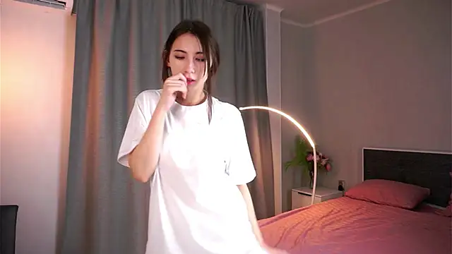 NanceeWestaway online show from November 21, 4:27 pm