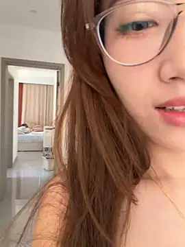 Snapshot of GG-BONG1 chatting on May 12, 7:49 am GG-BONG1 online show from May 12, 7:49 am