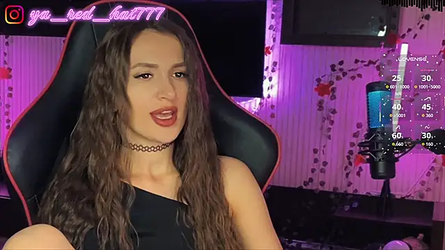 Snapshot of -RED_HAT- chatting on April 23, 5:37 pm -RED HAT- online show from April 23, 5:37 pm
