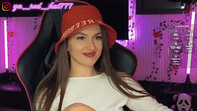 Snapshot of -RED_HAT- chatting on April 25, 5:21 pm -RED HAT- online show from April 25, 5:21 pm