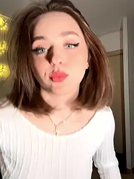 yoyogirlx online show from January 17, 2:22 pm