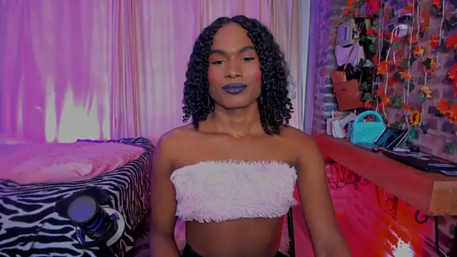 LaGoldenBitch online show from March 19, 6:45 pm