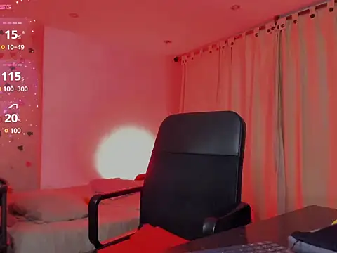 Snapshot of LaGoldenBitch chatting on May 22, 1:02 am LaGoldenBitch online show from May 22, 1:02 am