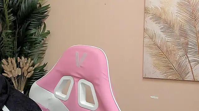 Snapshot of TawnyOkane chatting on November 13, 9:41 am TawnyOkane online show from November 13, 9:41 am