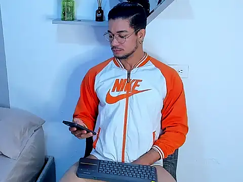 Snapshot of Nolan_joness chatting on May 27, 12:18 am Nolan joness online show from May 27, 12:18 am
