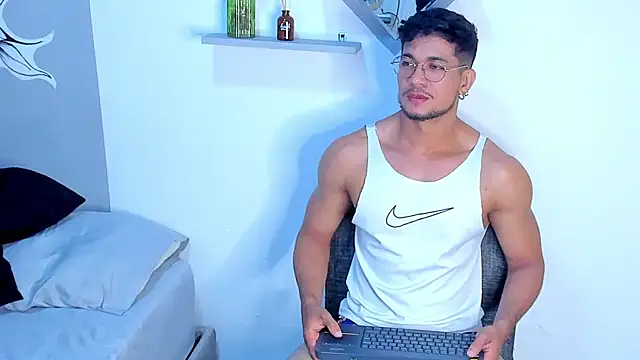 Snapshot of Nolan_joness chatting on June 11, 10:08 pm Nolan joness online show from June 11, 10:08 pm