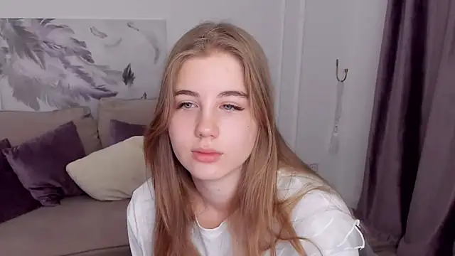 Snapshot of GoldenMirage chatting on November 23, 4:23 am GoldenMirage online show from November 23, 4:23 am