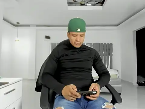 master leather online show from April 18, 6:39 am