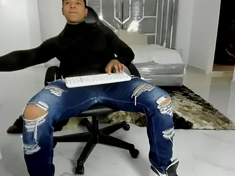 master leather online show from April 22, 8:28 am