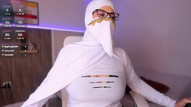 Hannaa Dolly online show from December 15, 3:00 am