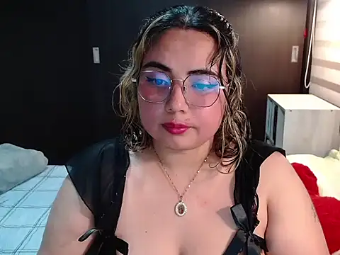 YiniBelle online show from February 27, 4:45 am