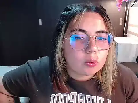 YiniBelle online show from March 9, 1:20 am