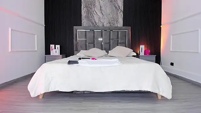 Laureenwells online show from April 8, 7:47 pm