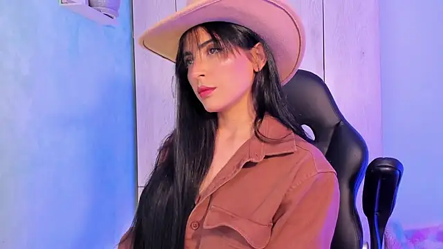 Cristal Cerati  online show from February 10, 8:13 pm