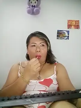Snapshot of angi_daw chatting on May 1, 3:00 am angi daw online show from May 1, 3:00 am