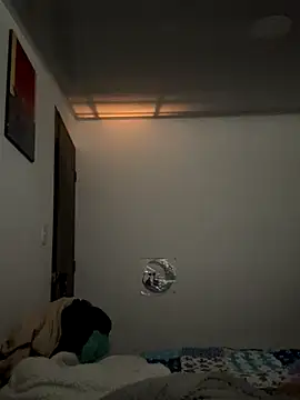 Snapshot of lucyrain_18 chatting on November 16, 4:01 pm lucyrain 18 online show from November 16, 4:01 pm