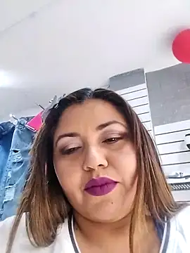 Snapshot of la_beba20 chatting on November 27, 8:33 pm la beba20 online show from November 27, 8:33 pm