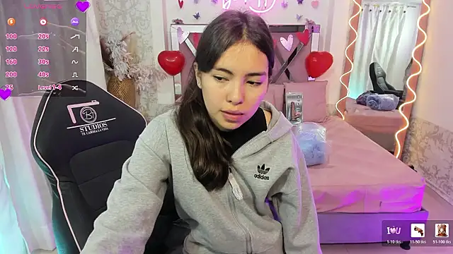 ISABELA TAY online show from February 25, 11:31 am