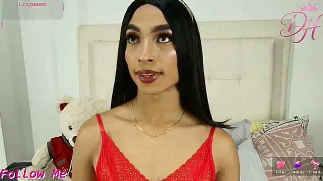 Daphne Hills online show from March 30, 5:36 pm