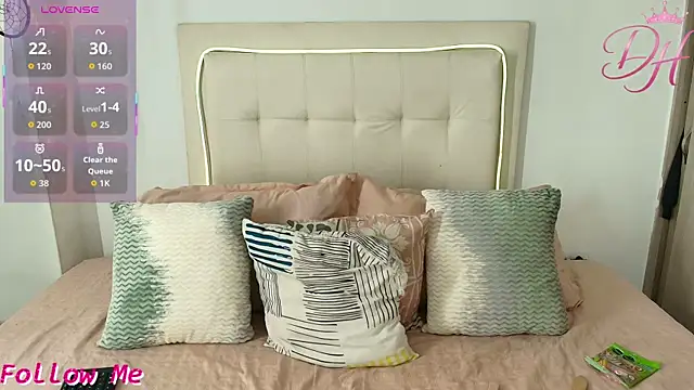 Daphne Hills online show from April 12, 5:40 pm