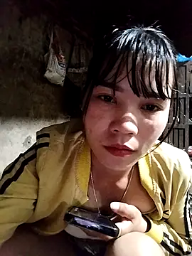 Snapshot of gugu0022 chatting on December 4, 2:15 pm gugu0022 online show from December 4, 2:15 pm