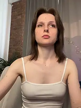 Snapshot of Shy_Vivi chatting on June 7, 1:15 pm Shy Vivi online show from June 7, 1:15 pm
