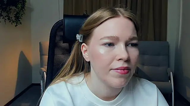 Snapshot of LavetaShiroma chatting on November 15, 12:34 pm LavetaShiroma online show from November 15, 12:34 pm