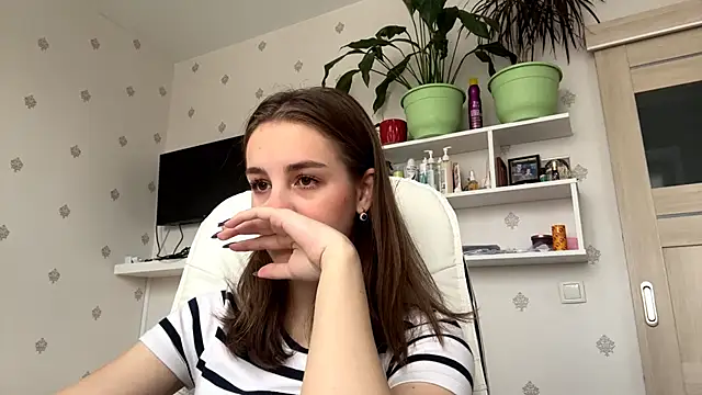 SweetieKatie online show from November 19, 9:31 am