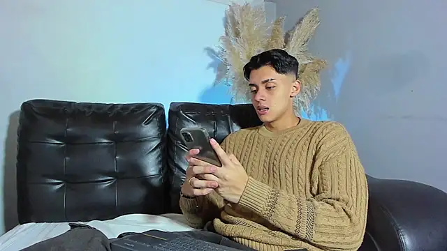 ZeusBrant online show from April 18, 1:37 pm