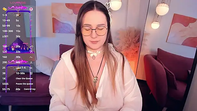 EmmaBloomm online show from January 10, 9:30 pm