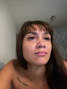 carolsapequinha online show from April 20, 2:42 pm