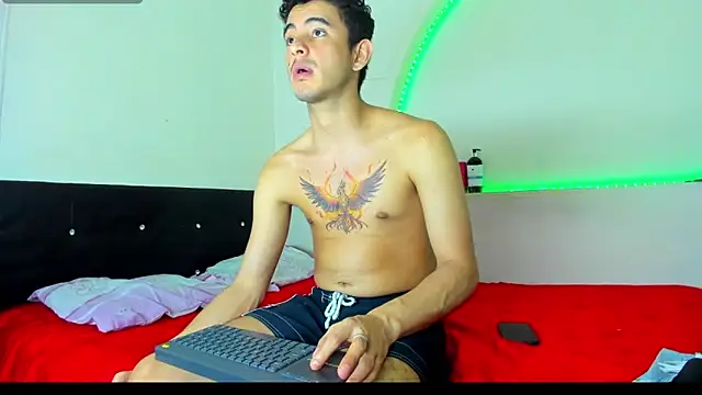 kaiborman00 online show from February 13, 2:51 am