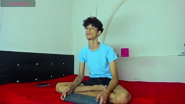 kaiborman00 online show from April 21, 3:02 am