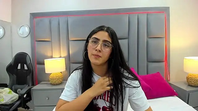 LuisaFranco online show from December 3, 3:36 am