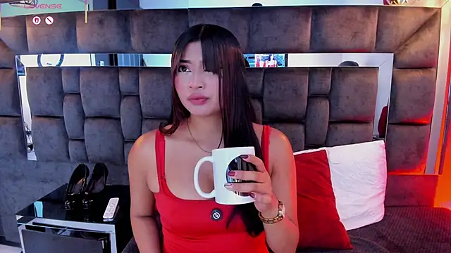 IssaJones  online show from April 16, 8:20 pm