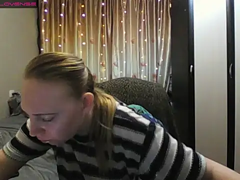 JenniDeep online show from April 22, 3:35 pm