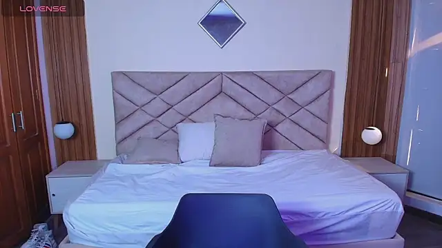 Laracooper  online show from March 14, 8:03 pm