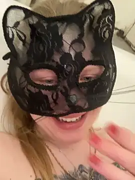 secretcouple 00 online show from April 15, 7:10 pm