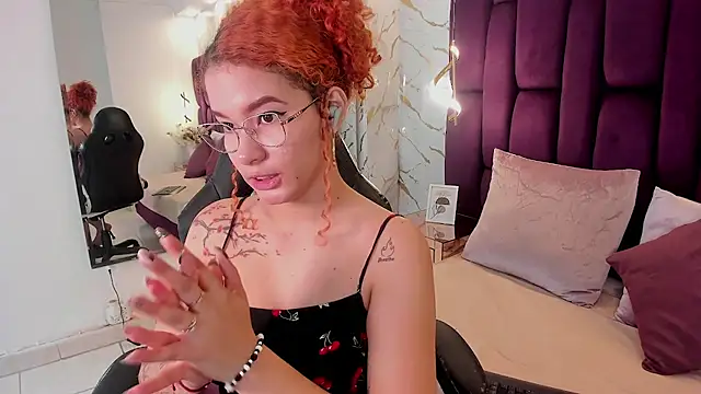 Snapshot of avrilwaynee chatting on November 18, 1:04 pm avrilwaynee online show from November 18, 1:04 pm