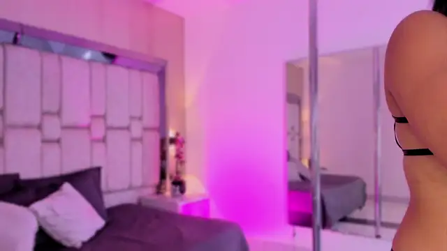 SnakeMuse online show from December 4, 3:49 am