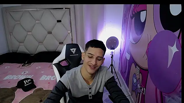 Snapshot of HARD_GROUPP_ chatting on November 13, 8:30 pm HARD GROUPP online show from November 13, 8:30 pm