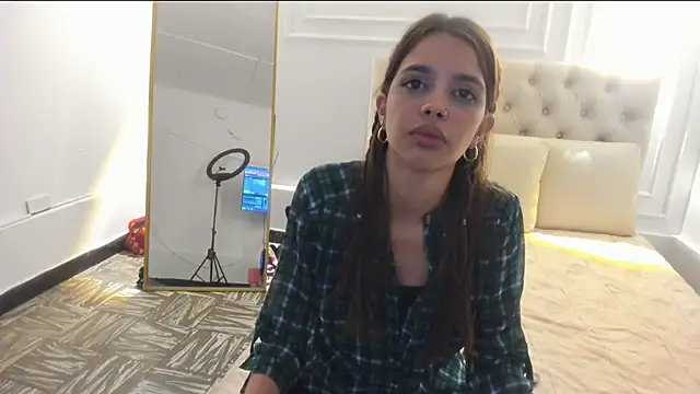 nicolvibes 212 online show from February 4, 8:36 pm