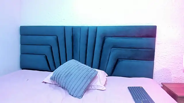 VictoriaRouge  online show from January 15, 3:55 am